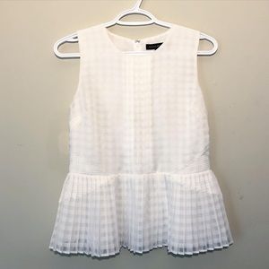 Beautiful Banana Republic Top - LIKE NEW!